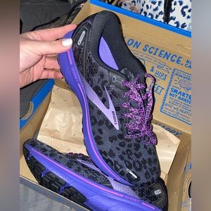 BRAND NEW 11.5 Women’s Brooks Ghost 14